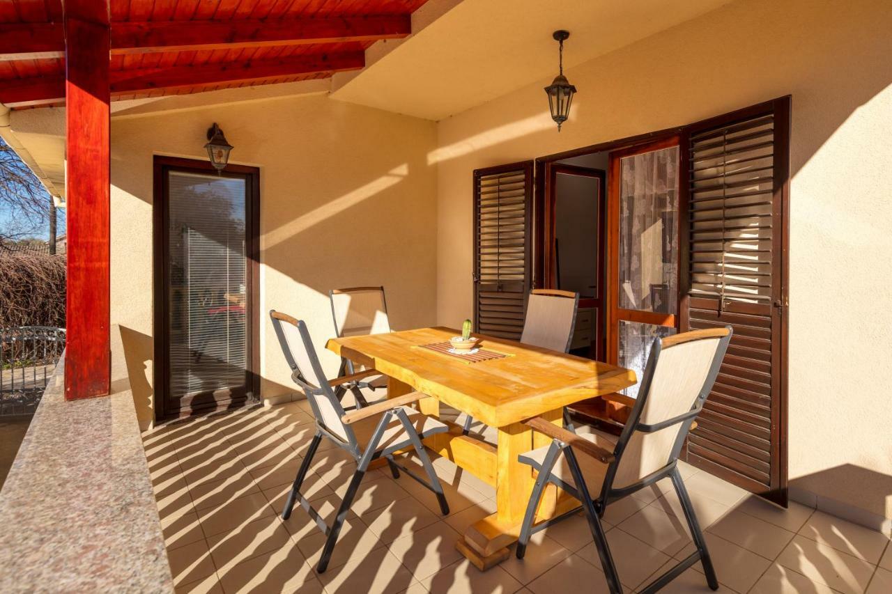 Vacation Home Duilo Donji Zemunik Buitenkant foto