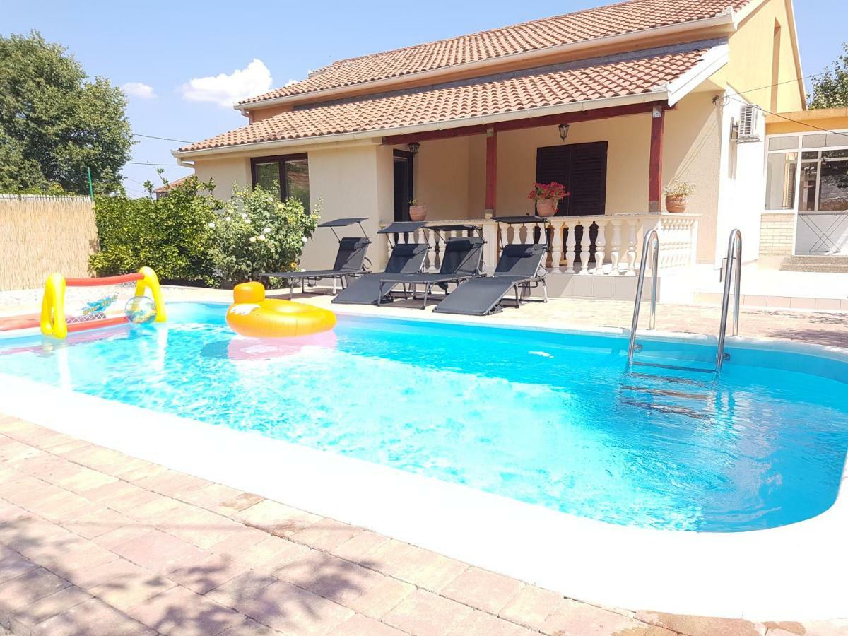 Vacation Home Duilo Donji Zemunik Buitenkant foto